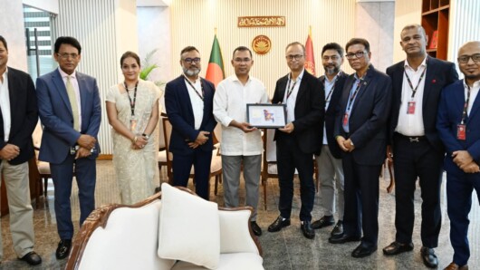 মাননীয় প্রধানমন্ত্রী তারেক রহমান, এমপির সঙ্গে বাংলাদেশ পোশাক প্রস্তুতকারক ও রপ্তানিকারক সমিতি (বিজিএমইএ) এবং বাংলাদেশ নিটওয়্যার ম্যানুফ্যাকচারার্স অ্যান্ড এক্সপোর্টার্স অ্যাসোসিয়েশন (বিকেএমইএ)-এর কেন্দ্রীয় নেতৃবৃন্দ সৌজন্য সাক্ষাৎ করেন।আজ ১১ মে ২০২৬, সোমবার বাংলাদেশ সচিবালয়ে এ সাক্ষাৎ অনুষ্ঠিত হয়।
