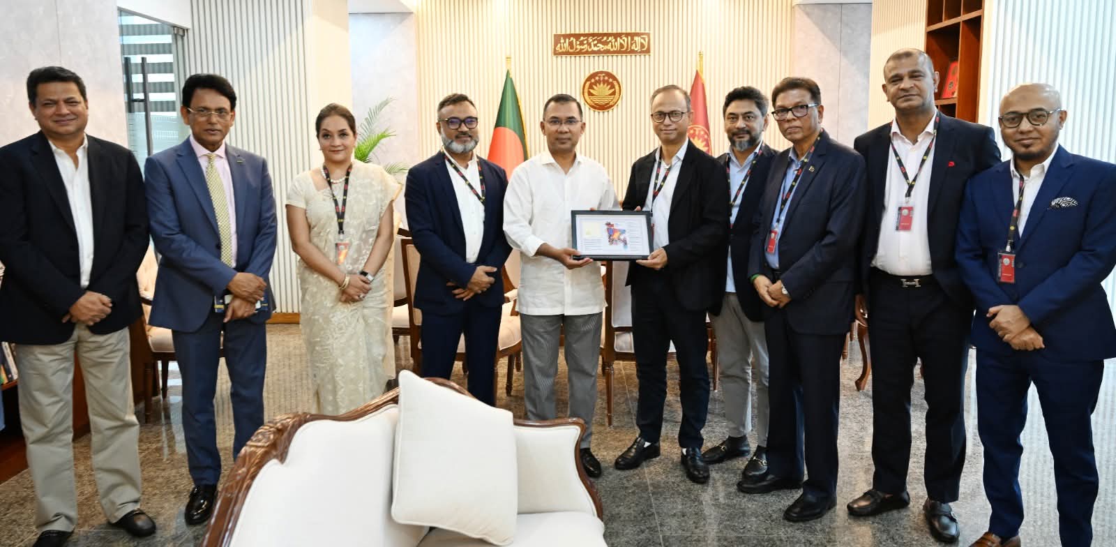 মাননীয় প্রধানমন্ত্রী তারেক রহমান, এমপির সঙ্গে বাংলাদেশ পোশাক প্রস্তুতকারক ও রপ্তানিকারক সমিতি (বিজিএমইএ) এবং বাংলাদেশ নিটওয়্যার ম্যানুফ্যাকচারার্স অ্যান্ড এক্সপোর্টার্স অ্যাসোসিয়েশন (বিকেএমইএ)-এর কেন্দ্রীয় নেতৃবৃন্দ সৌজন্য সাক্ষাৎ করেন।আজ ১১ মে ২০২৬, সোমবার বাংলাদেশ সচিবালয়ে এ সাক্ষাৎ অনুষ্ঠিত হয়।