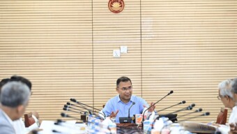 আজ ১৩ মে ২০২৬, বুধবার বাংলাদেশ সচিবালয়ে মাননীয় প্রধানমন্ত্রী তারেক রহমানের সভাপতিত্বে জাতীয় অর্থনৈতিক পরিষদের নির্বাহী কমিটি (একনেক)-এর সভা অনুষ্ঠিত হয়