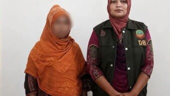 পানের দোকানের আড়ালে ইয়াবা বিক্রি, ডিবির অভিযানের মাদক সম্রাজ্ঞী লাকি আটক