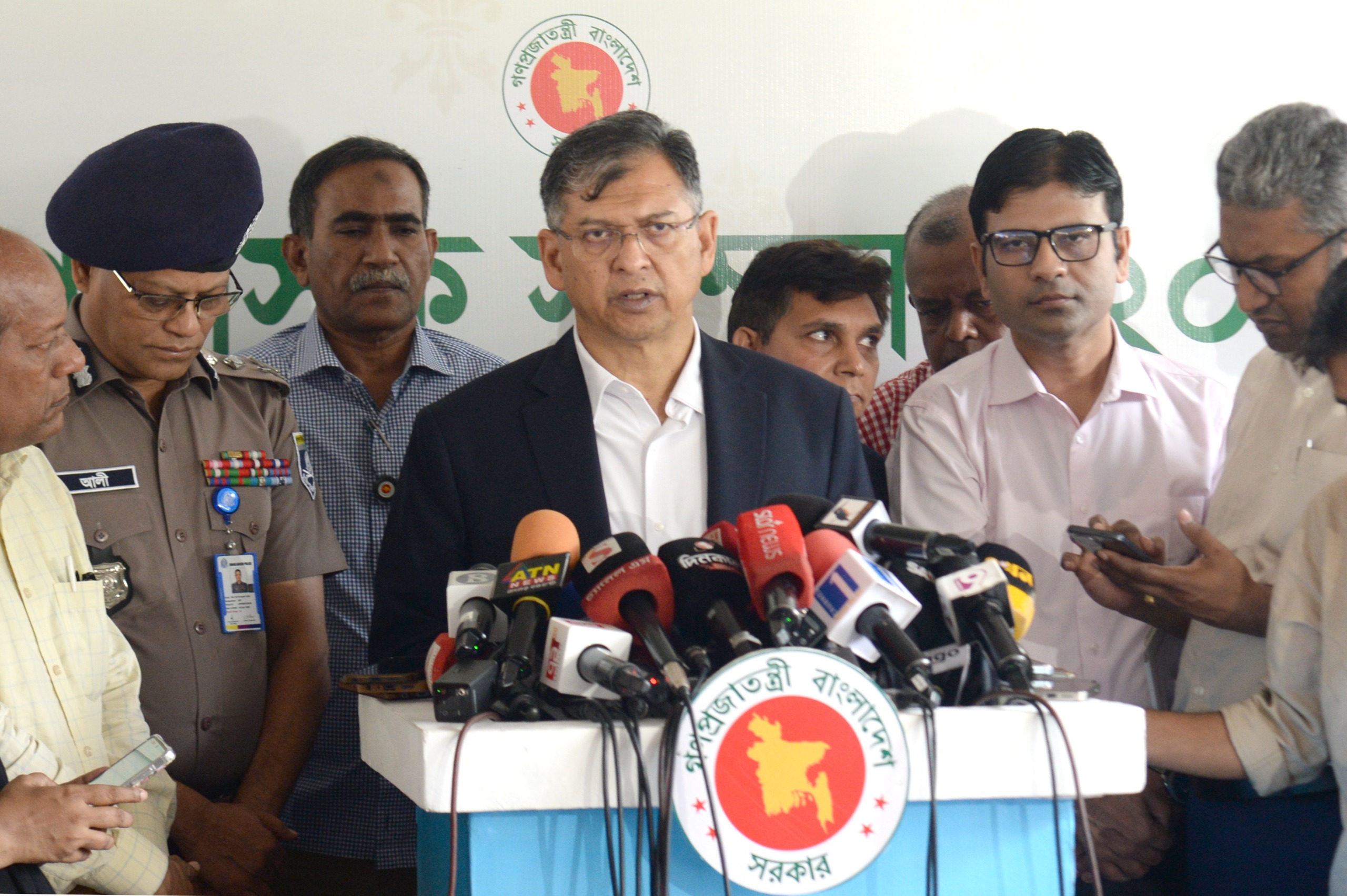 অবৈধ অস্ত্র উদ্ধার ও ভুয়া মামলা প্রত্যাহারে সরকার কঠোর অবস্থানে: স্বরাষ্ট্রমন্ত্রী