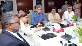 সেন্টার ফর স্ট্র্যাটেজিক রিসার্চের গোলটেবিল আলোচনা: বিনিয়োগের ক্ষেত্রে ন্যূনতম ৫১ শতাংশ দেশীয় মালিকানা এবং বাধ্যতামূলক প্রযুক্তি হস্তান্তরের দাবি বিশেষজ্ঞদের