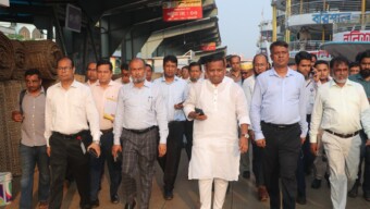 নৌপথে ঈদ যাত্রার প্রস্তুতি দেখতে সদরঘাটে আকস্মিক পরিদর্শনে নৌপরিবহন প্রতিমন্ত্রী