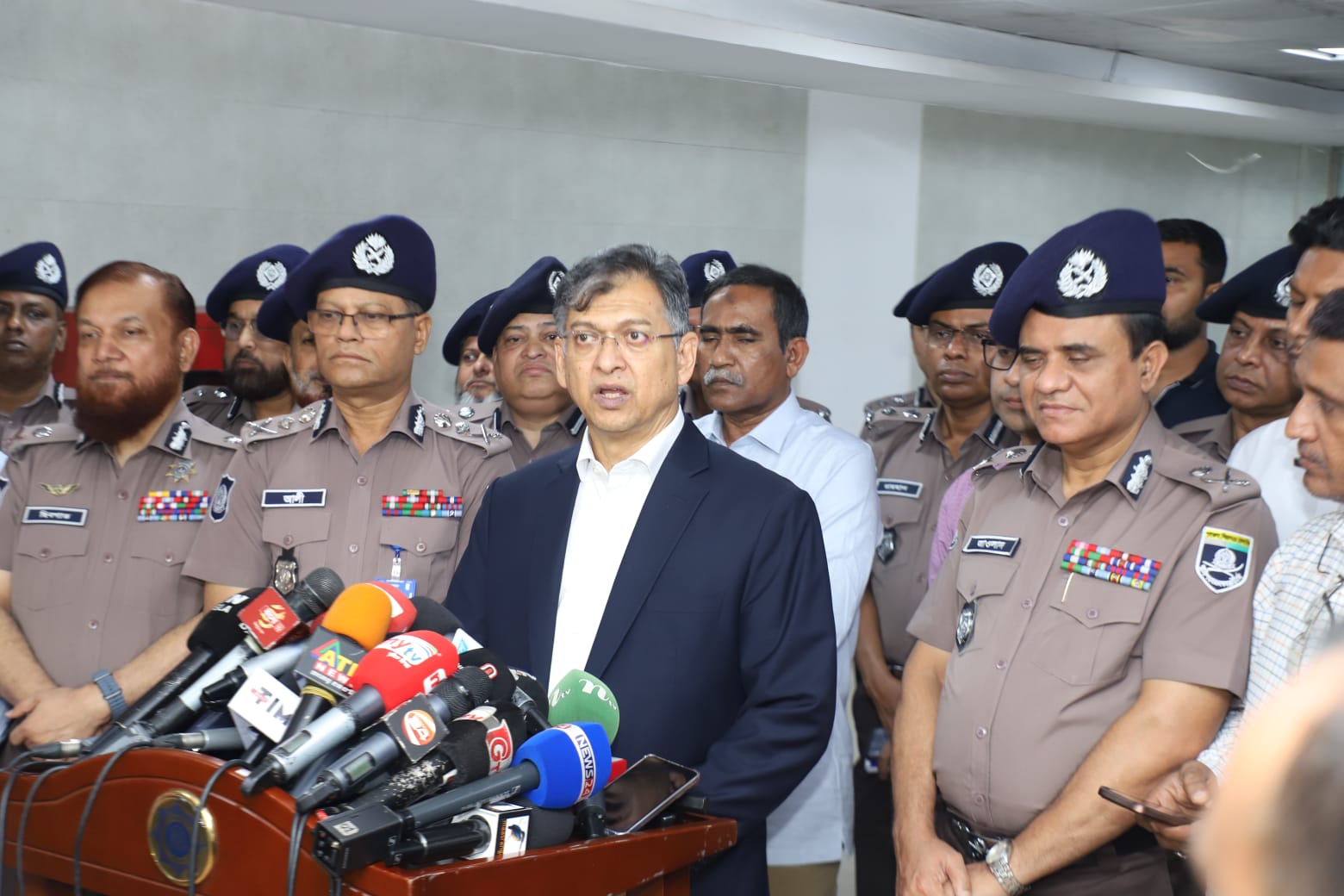 ঈদের সার্বিক নিরাপত্তা ও মহাসড়ক তদারকিতে কঠোর অবস্থানে সরকার: স্বরাষ্ট্রমন্ত্রী