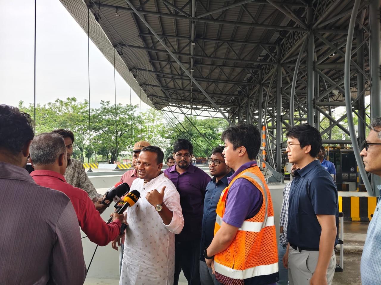 পদ্মা সেতু এবং যমুনা সেতু দিয়ে নিরাপদ ও নির্বিঘ্নে যানবাহন পারাপার