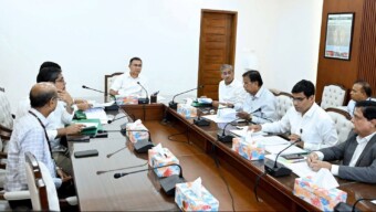 আজ ০৩ জুন ২০২৬, বুধবার বিকেলে বাংলাদেশ সচিবালয়ের মন্ত্রিপরিষদ বিভাগে প্রধানমন্ত্রীর কার্যালয়ে মাননীয় প্রধানমন্ত্রী তারেক রহমানের সভাপতিত্বে ঢাকা-নারায়ণগঞ্জ-ডেমরা (ডিএনডি) বাঁধ সংক্রান্ত সভা অনুষ্ঠিত হয়