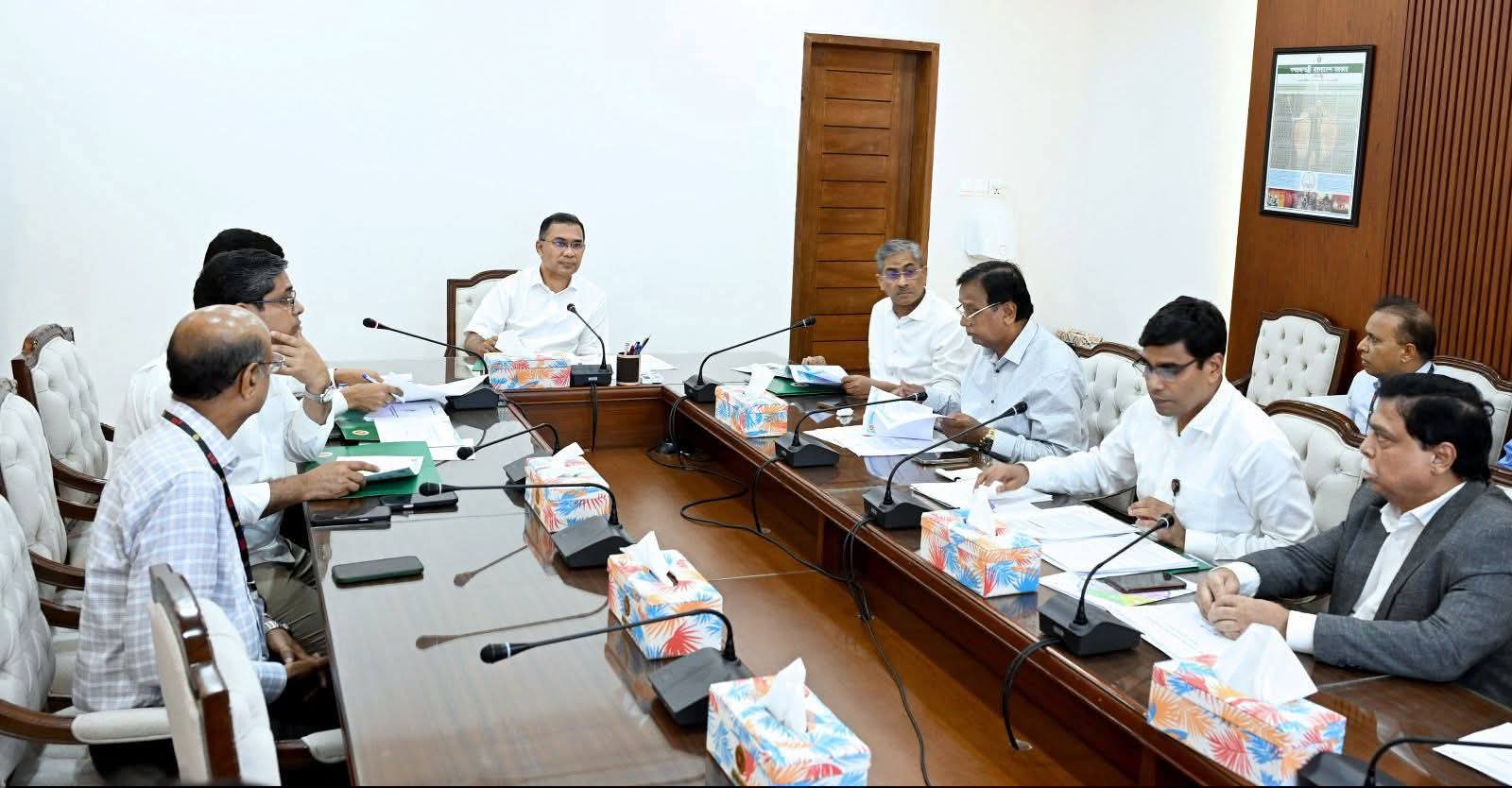 আজ ০৩ জুন ২০২৬, বুধবার বিকেলে বাংলাদেশ সচিবালয়ের মন্ত্রিপরিষদ বিভাগে প্রধানমন্ত্রীর কার্যালয়ে মাননীয় প্রধানমন্ত্রী তারেক রহমানের সভাপতিত্বে ঢাকা-নারায়ণগঞ্জ-ডেমরা (ডিএনডি) বাঁধ সংক্রান্ত সভা অনুষ্ঠিত হয়