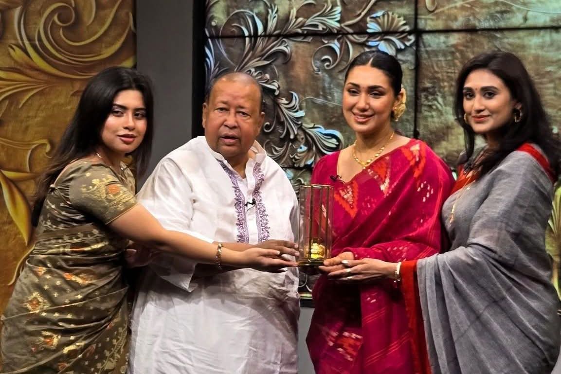 ‘শিল্পীজীবনের সবচেয়ে আবেগঘন প্রাপ্তি’: চ্যানেল আই থেকে সোনার কলস পেয়ে আপ্লুত অপু বিশ্বাস