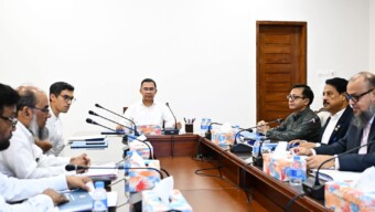 আজ ০৪ জুন ২০২৬, বৃহস্পতিবার সকালে বাংলাদেশ সচিবালয়ে মাননীয় প্রধানমন্ত্রী তারেক রহমানের সভাপতিত্বে শিল্প মন্ত্রণালয়ের আওতাধীন বন্ধ কলকারখানা পুনরায় চালু, উৎপাদন কার্যক্রম সম্প্রসারণ এবং কার্যকর ব্যবস্থাপনা সংক্রান্ত সভা অনুষ্ঠিত হয়