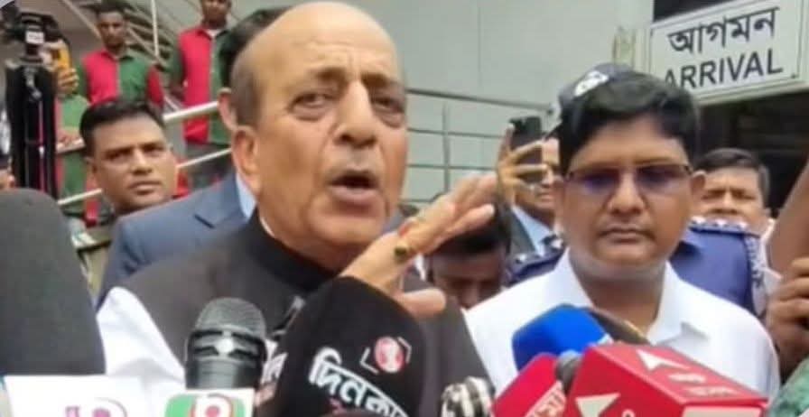 দুই দেশের মেলামেশা অর্থনৈতিক বিশ্ব শক্তি গড়ে তুলবে, বাংলাদেশে পৌঁছে ভিসা সহজ করার বার্তা ভারতের নতুন হাইকমিশনার দীনেশ ত্রিবেদীর