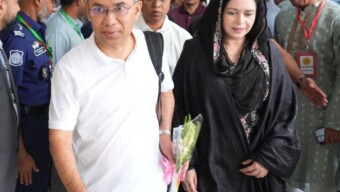 দেশ গড়ার পরিকল্পনা বাস্তবায়নের অদম্য অঙ্গীকার নিয়ে বৃষ্টিস্নাত সকালে বাংলাদেশের প্রধান পর্যটন নগরী কক্সবাজার পৌঁছেছেন মাননীয় প্রধানমন্ত্রী তারেক রহমান।