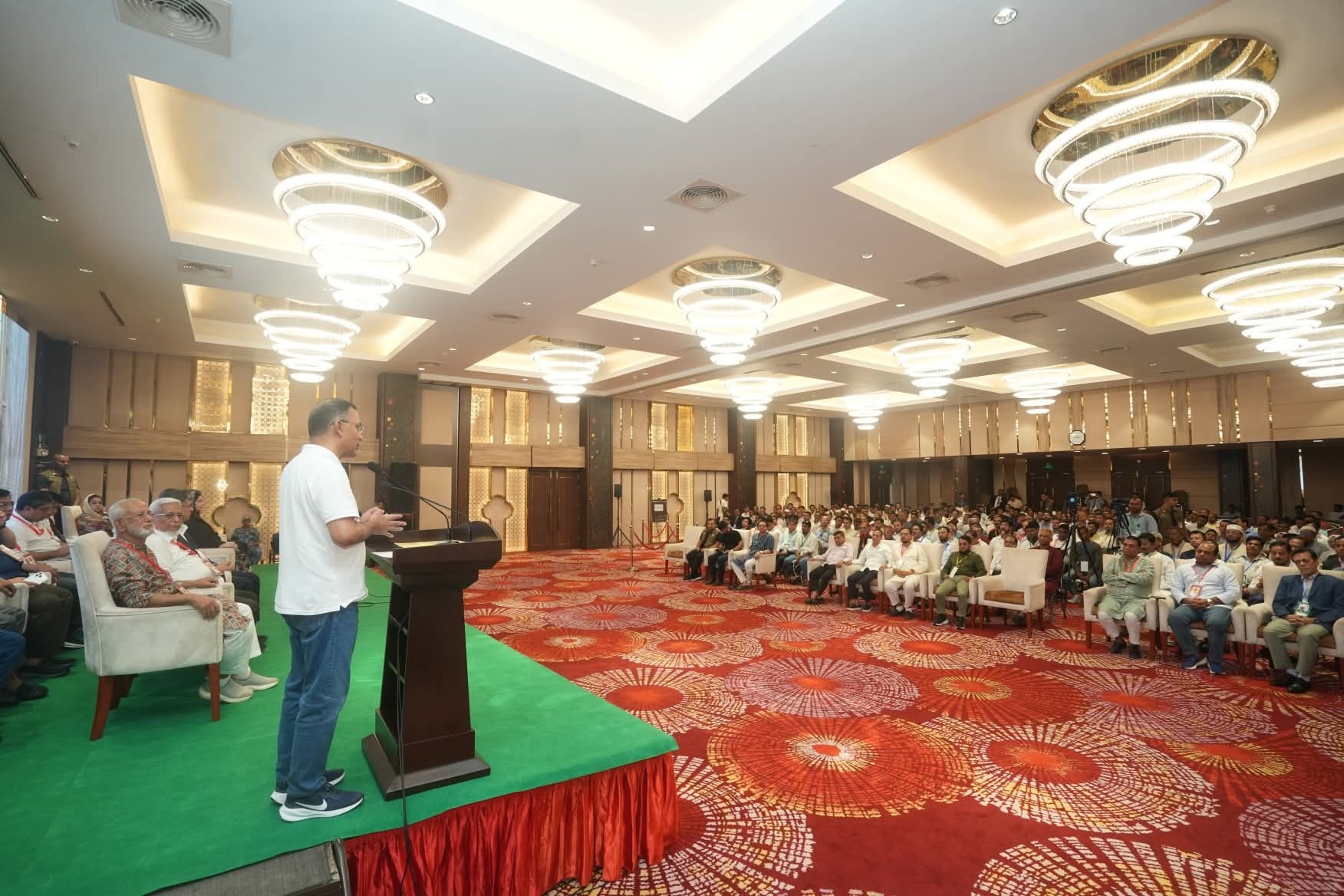 প্রধানমন্ত্রী তারেক রহমান আজ শনিবার (১৩ জুন ২০২৬) রাত পৌনে ১০টায় কক্সবাজারের লং বিচ হোটেলে আয়োজিত সুধী সমাবেশে প্রধান অতিথির বক্তব্য প্রদান করেন