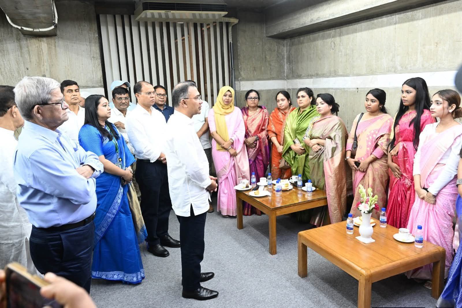 প্রধানমন্ত্রী ও সংসদ নেতা তারেক রহমান, এমপির সঙ্গে সাক্ষাৎ করেছেন মানবাধিকার সংগঠন ‘মায়ের ডাক’-এর গুম ও খুনের শিকার ভুক্তভোগী পরিবারের সদস্যবৃন্দ।