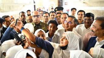 প্রধানমন্ত্রী ও সংসদ নেতা তারেক রহমান, এমপির সঙ্গে মধ্যাহ্নভোজ করেন বিভিন্ন শিক্ষা প্রতিষ্ঠানের শিক্ষার্থী, শিক্ষক ও দর্শনার্থীরা