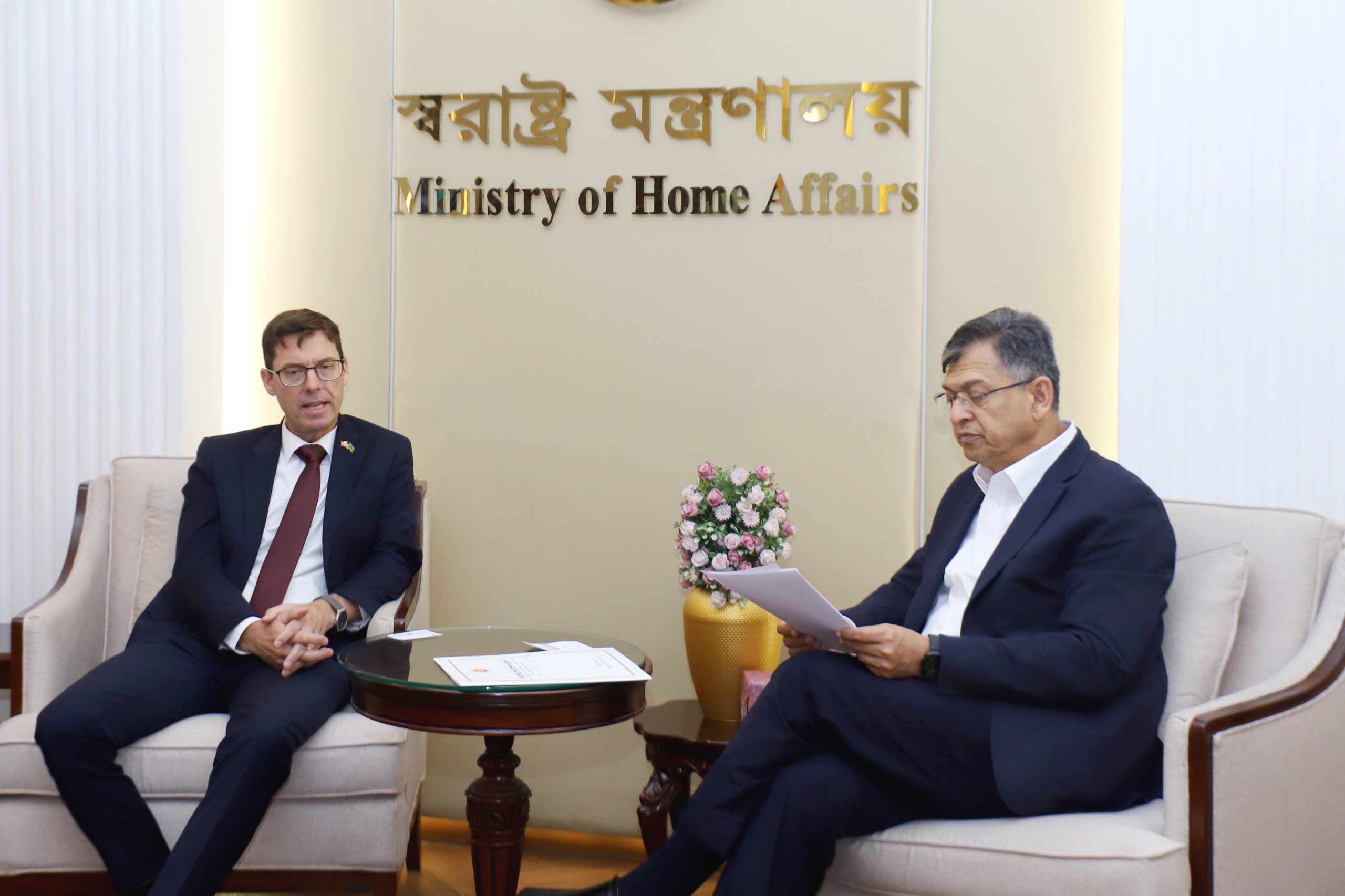 স্বরাষ্ট্রমন্ত্রী সালাহউদ্দিন আহমদ এর সঙ্গে নরওয়ের রাষ্ট্রদূত-এর সৌজন্য সাক্ষাৎ: