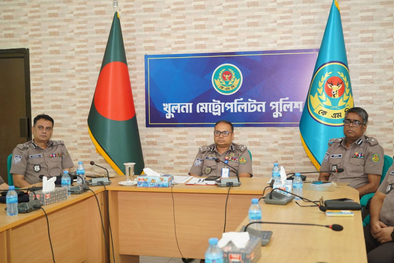 মাদক ব্যবসায়ী, চাঁদাবাজ ও সন্ত্রসীদের বিরুদ্ধে বিশেষ অভিযান পরিচালনা করবে কেএমপি ও অন্যন্য বিশেষায়িত পুলিশ ইউনিট