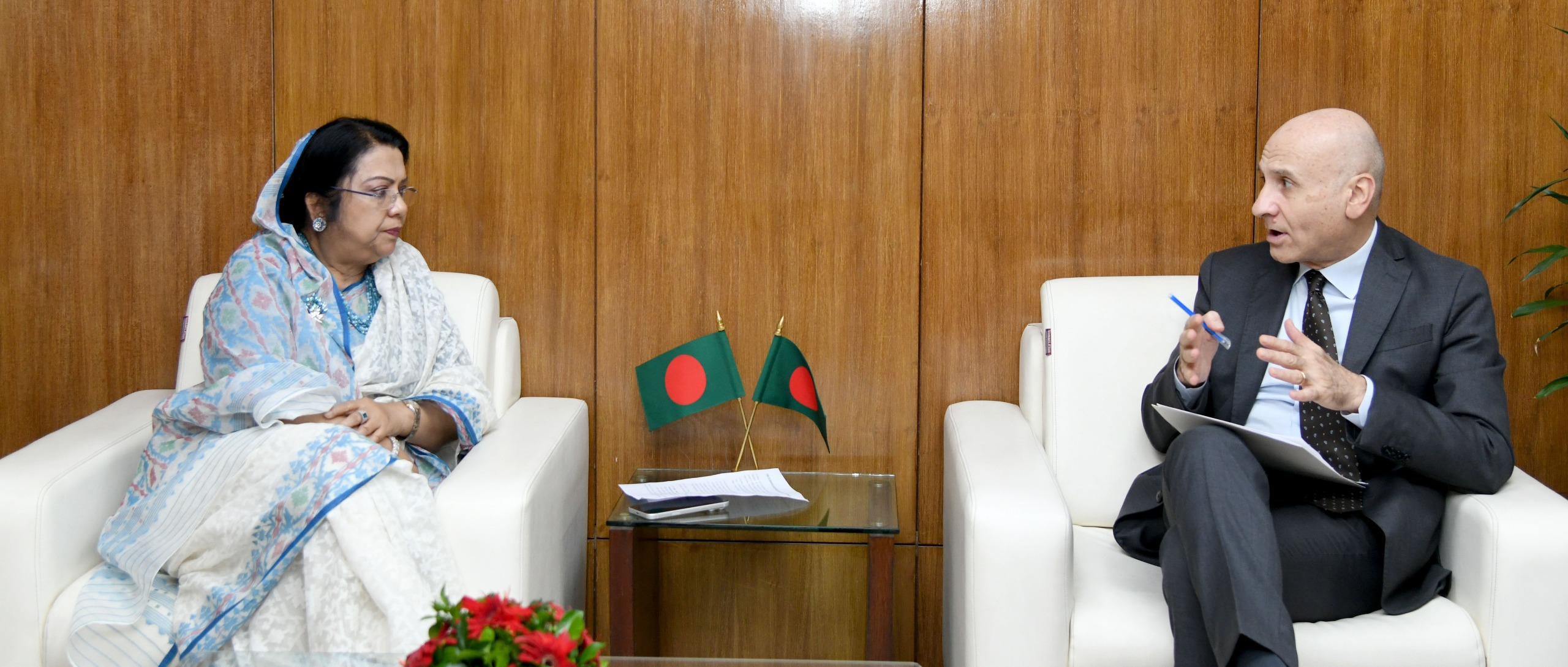 বেসামরিক বিমান পরিবহন ও পর্যটন মন্ত্রণালয়ের মাননীয় মন্ত্রীর সঙ্গে বাংলাদেশে নিযুক্ত ইতালির রাষ্ট্রদূত এর সৌজন্য সাক্ষাৎ