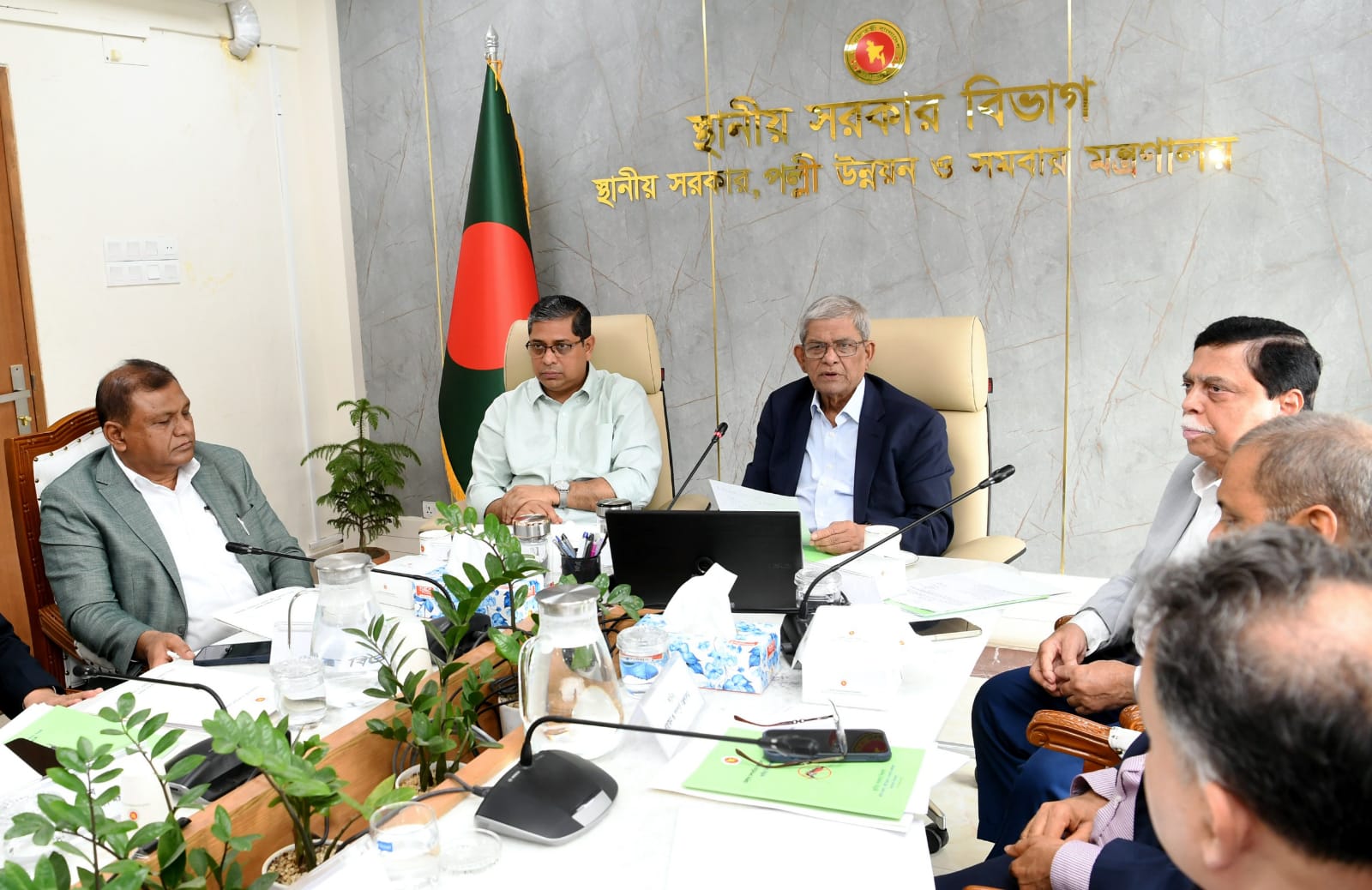 স্থানীয় সরকার মন্ত্রীর সভাপতিত্বে ডেঙ্গু প্রতিরোধে জাতীয় কমিটির ১ম সভা অনুষ্ঠিত, প্রতিমন্ত্রীর তত্ত্বাবধানে টাস্কফোর্স গঠনের সিদ্ধান্ত