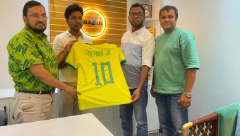 প্রথম সপ্তাহের কুইজ বিজয়ীর হাতে নেইমারের স্বাক্ষরিত জার্সি তুলে দিল ল্যাটিন বাংলা