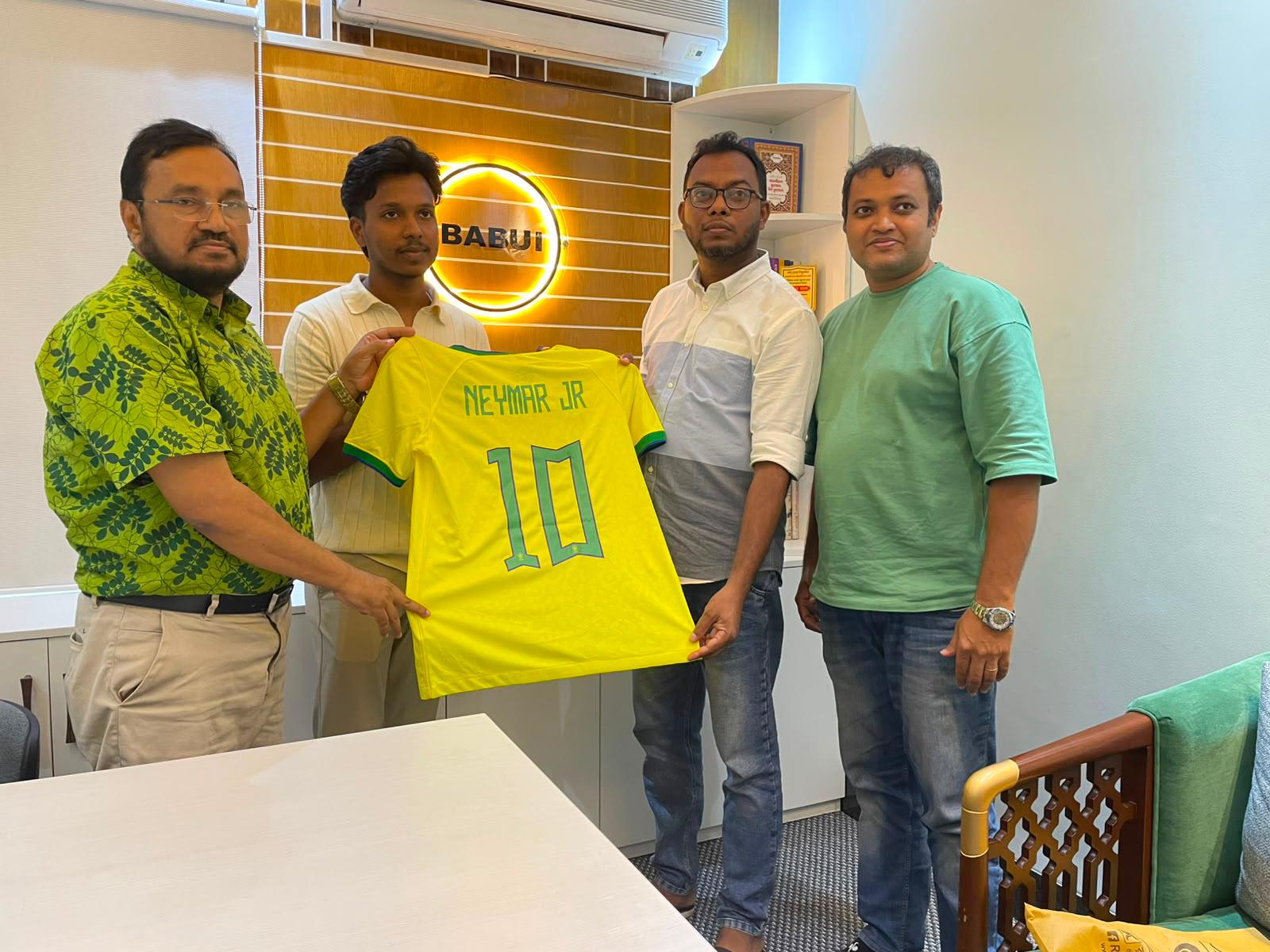 প্রথম সপ্তাহের কুইজ বিজয়ীর হাতে নেইমারের স্বাক্ষরিত জার্সি তুলে দিল ল্যাটিন বাংলা
