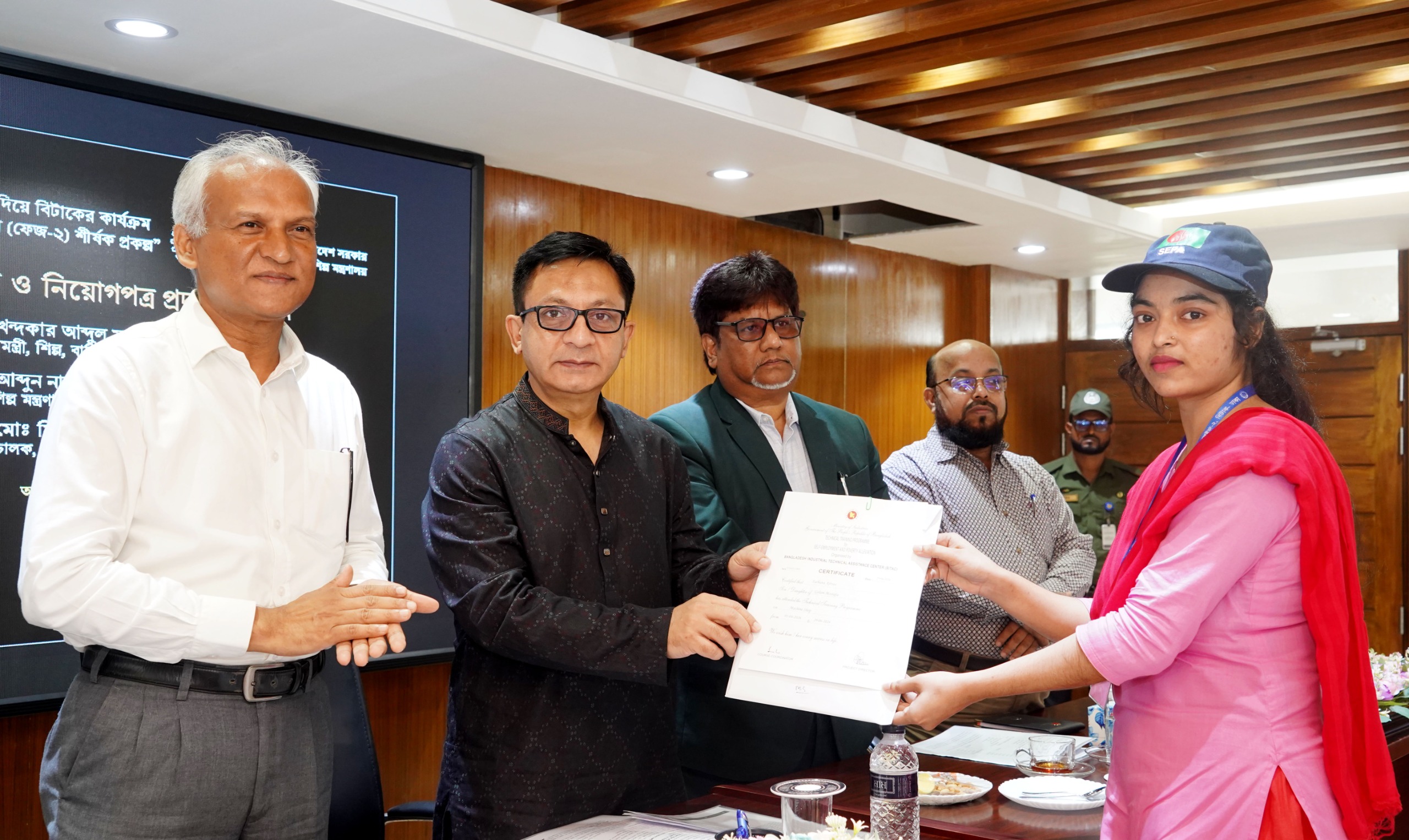 বিটাকের প্রশিক্ষণে বিনিয়োগের সুফল বেশি, নারীদের শতভাগ কর্মসংস্থান ইতিবাচক বার্তা: –শিল্প, বানিজ্য এবং বস্ত্র ও পাটমন্ত্রী