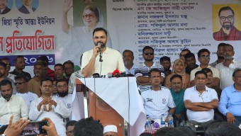 যুব ও ক্রীড়া প্রতিমন্ত্রী মো: আমিনুল হক আজ খুলনার রুপসা উপজেলায় পালেরহাট মাঠে বেগম খালেদা জিয়া স্মৃতি আন্ত:ইউনিয়ন ফুটবল প্রতিযোগিতা-২০২৬ উদ্বোধন করেন এসময় বিশেষ অতিথি হিসেবে উপস্থিত ছিলেন খুলনা-৪ আসনের সাংসদ সদস্য এস কে আজিজুল বারী হেলাল