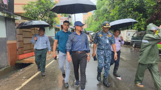 জলাবদ্ধতা নিরসনে মেয়র ডা. শাহাদাত হোসেন নগরীর বিভিন্ন গুরুত্বপূর্ণ এলাকা পরিদর্শন করেন।