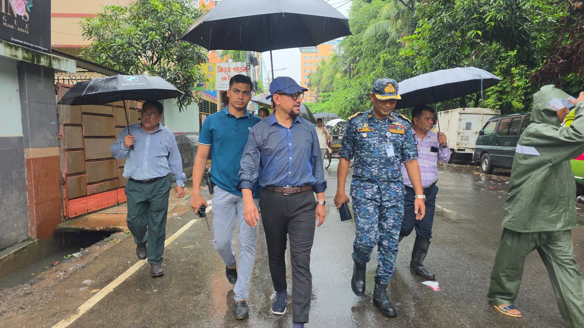 জলাবদ্ধতা নিরসনে মেয়র ডা. শাহাদাত হোসেন নগরীর বিভিন্ন গুরুত্বপূর্ণ এলাকা পরিদর্শন করেন।