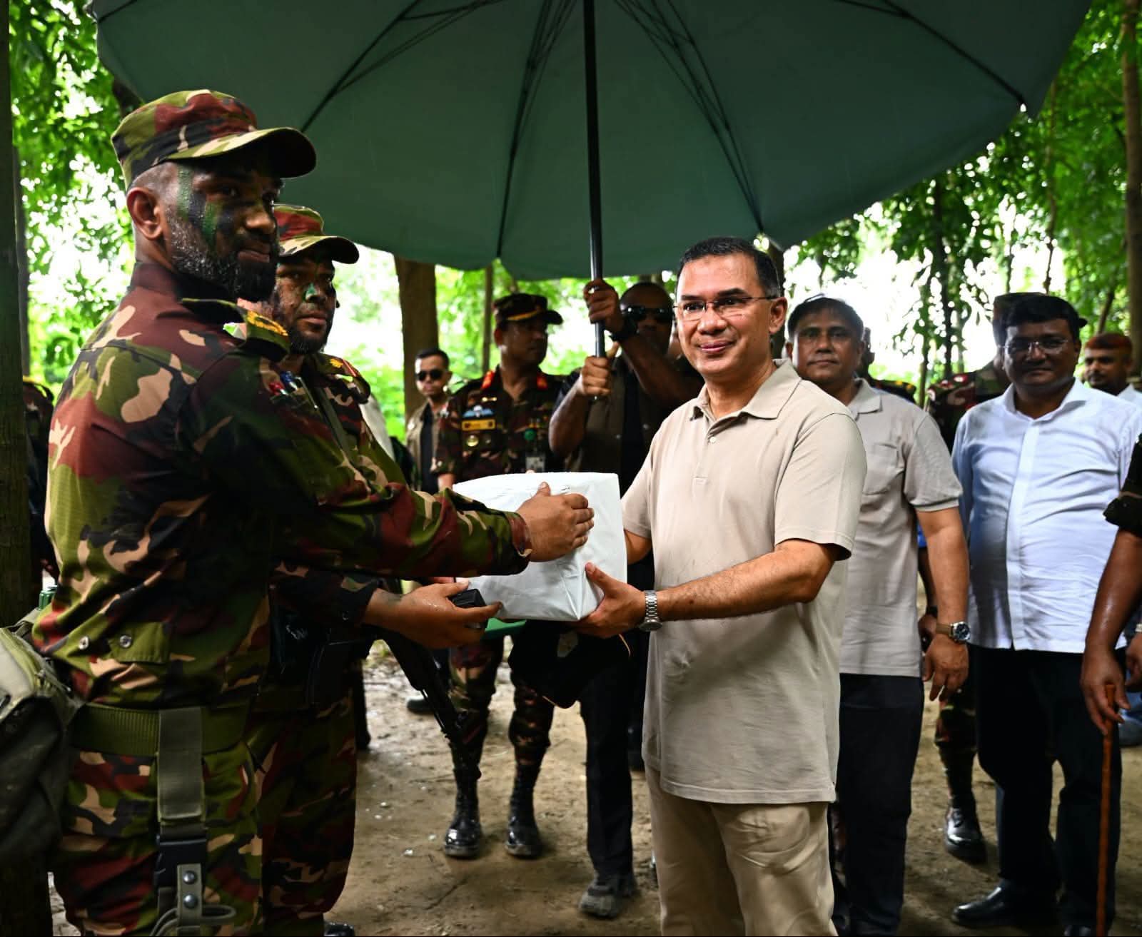 প্রধানমন্ত্রী তারেক রহমান বাংলাদেশ সেনাবাহিনীর গ্রীষ্মকালীন মহড়া পরিদর্শন করেছেন