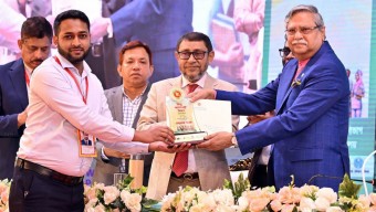 রাষ্ট্রপতি মোঃ সাহাবুদ্দিন আজ ঢাকায় ওসমানী স্মৃতি মিলনায়তনে বিশ্ব জনসংখ্যা দিবস ২০২৬ উপলক্ষে স্বাস্থ্য ও পরিবার কল্যাণ মন্ত্রণালয় আয়োজিত অনুষ্ঠানে রবিবার, ১২ জুলাই ২০২৬)।-জাতীয় পর্যায়ে নির্বাচিত শ্রেষ্ঠ কর্মকর্তা, কর্মী ও প্রতিষ্ঠানের মাঝে পুরস্কার ও সনদ প্রদান করেন