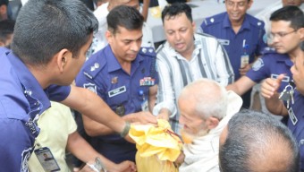 বন্যাদুর্গত মানুষের পাশে চট্টগ্রাম জেলা পুলিশ