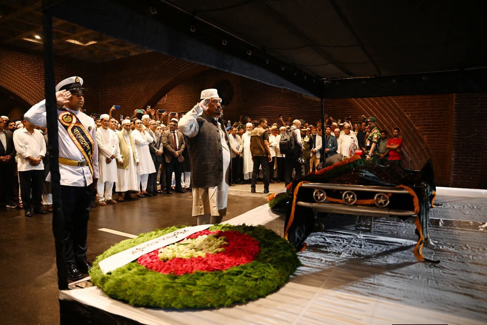 সাবেক অস্থায়ী রাষ্ট্রপতি ও জাতীয় সংসদের সাবেক স্পীকার ব্যারিস্টার জমির উদ্দিন সরকারের নামাযে জানাজা জাতীয় সংসদের দক্ষিণ প্লাজায় অনুষ্ঠিত