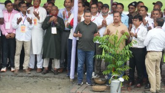 জলবায়ু সহনশীলতা জোরদারে বিশেষ উদ্যোগ: গৌরনদীতে প্রধানমন্ত্রীর বৃক্ষরোপণ কর্মসূচি উদ্বোধন