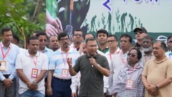 পরিবেশ রক্ষা ও জলবায়ু সহনশীলতা জোরদারে বর্তমান সরকারের অন্যতম নির্বাচনী অঙ্গীকার ‘পাঁচ বছরে ২৫ কোটি বৃক্ষরোপণ’ কর্মসূচির অংশ হিসেবে আজ ১৩ জুলাই ২০২৬, সোমবার দুপুরে বরিশাল সিটি কর্পোরেশনের ত্রিশ গোডাউন বধ্যভূমি সংলগ্ন সাগরদী খালের পাড়ে বৃক্ষরোপণ করেন মাননীয় প্রধানমন্ত্রী তারেক রহমান