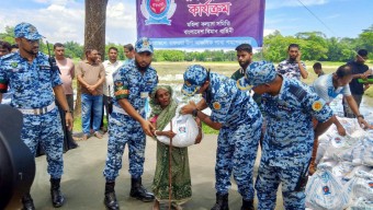 বন্যাদুর্গত মানুষের সহায়তায় বাংলাদেশ বিমান বাহিনী মহিলা কল্যাণ সমিতি (বাফওয়া)