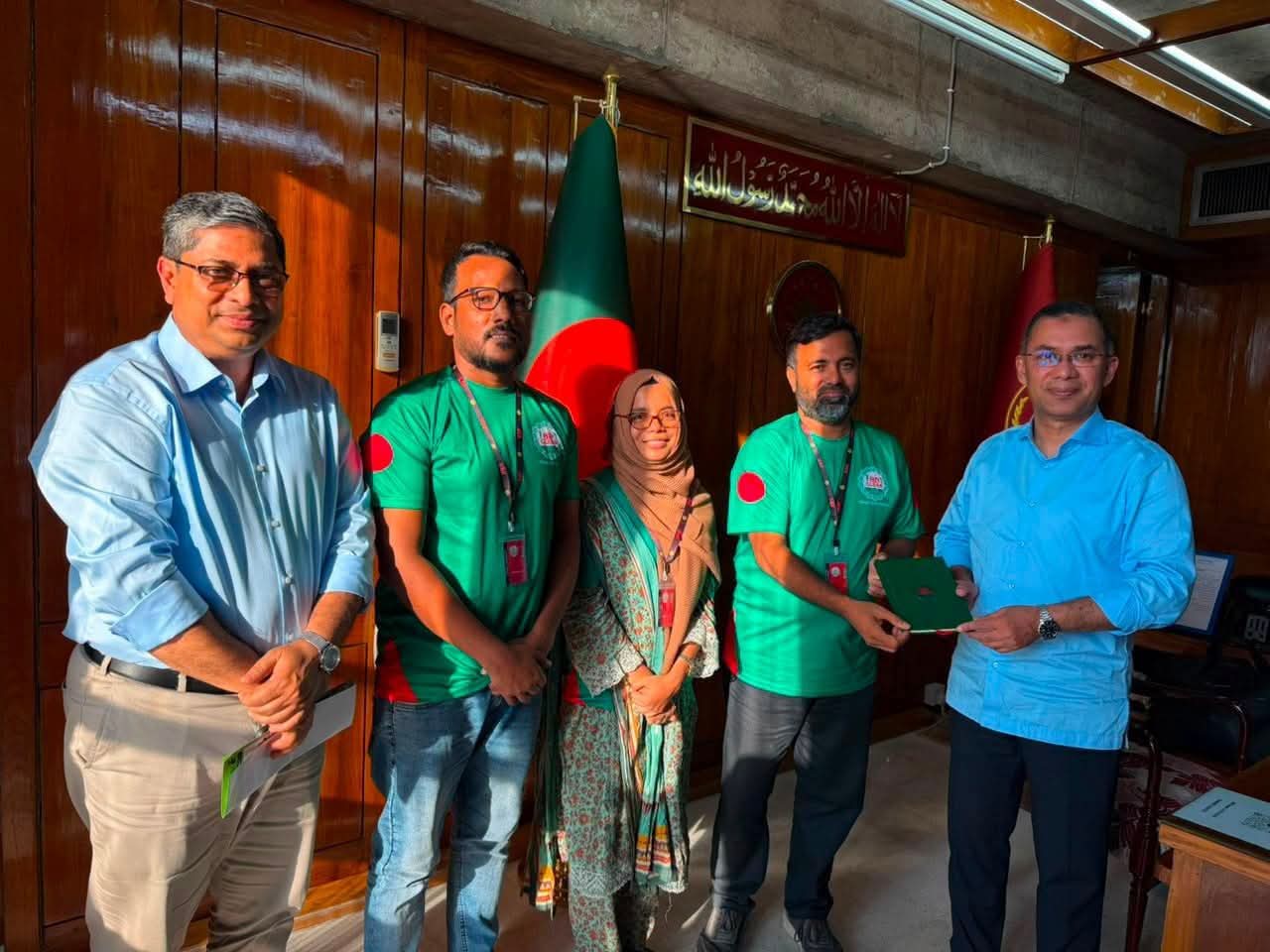 প্রধানমন্ত্রী তারেক রহমানের সঙ্গে বিডি ক্লিনের তিন সদস্যের প্রতিনিধিদলের সৌজন্য সাক্ষাৎ