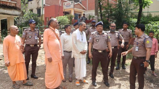 রথযাত্রা উপলক্ষে সিলেটে ইসকন যুগলটিলা মন্দির পরিদর্শন করলেন অতিরিক্ত পুলিশ কমিশনার মোহাম্মদ এনামুল হক