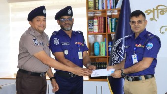উত্তম কাজের স্বীকৃতিস্বরূপ পুলিশ সুপার মহোদয়ের অর্থ পুরস্কার প্রদান