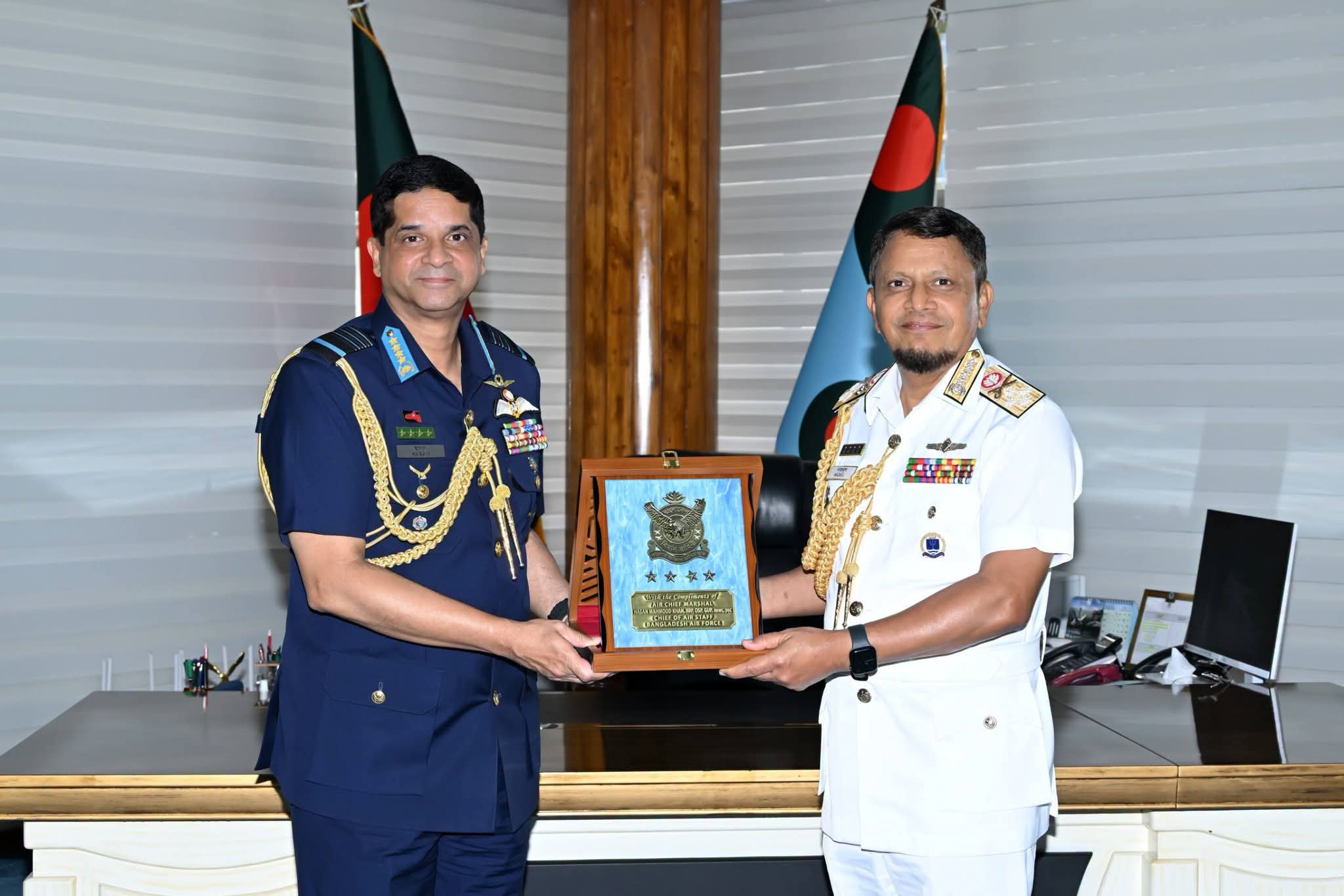 বিমান বাহিনী প্রধানের সাথে বিদায়ী নৌবাহিনী প্রধানের সৌজন্য সাক্ষাৎ