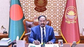 রাষ্ট্রপতি হাফিজ উদ্দিন আহমদ বীর বিক্রম আজ মঙ্গলবার, ২৮ জুলাই ২০২৬ বঙ্গভবনে তাঁর কার্যালয়ে দাপ্তরিক কাজ শুরু করেন
