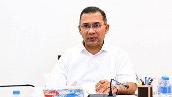 বেসরকারি ও বিদেশি বিনিয়োগে জোর: বন্ধ সরকারি কারখানা চালুর লক্ষ্যে প্রধানমন্ত্রী তারেক রহমানের বৈঠক