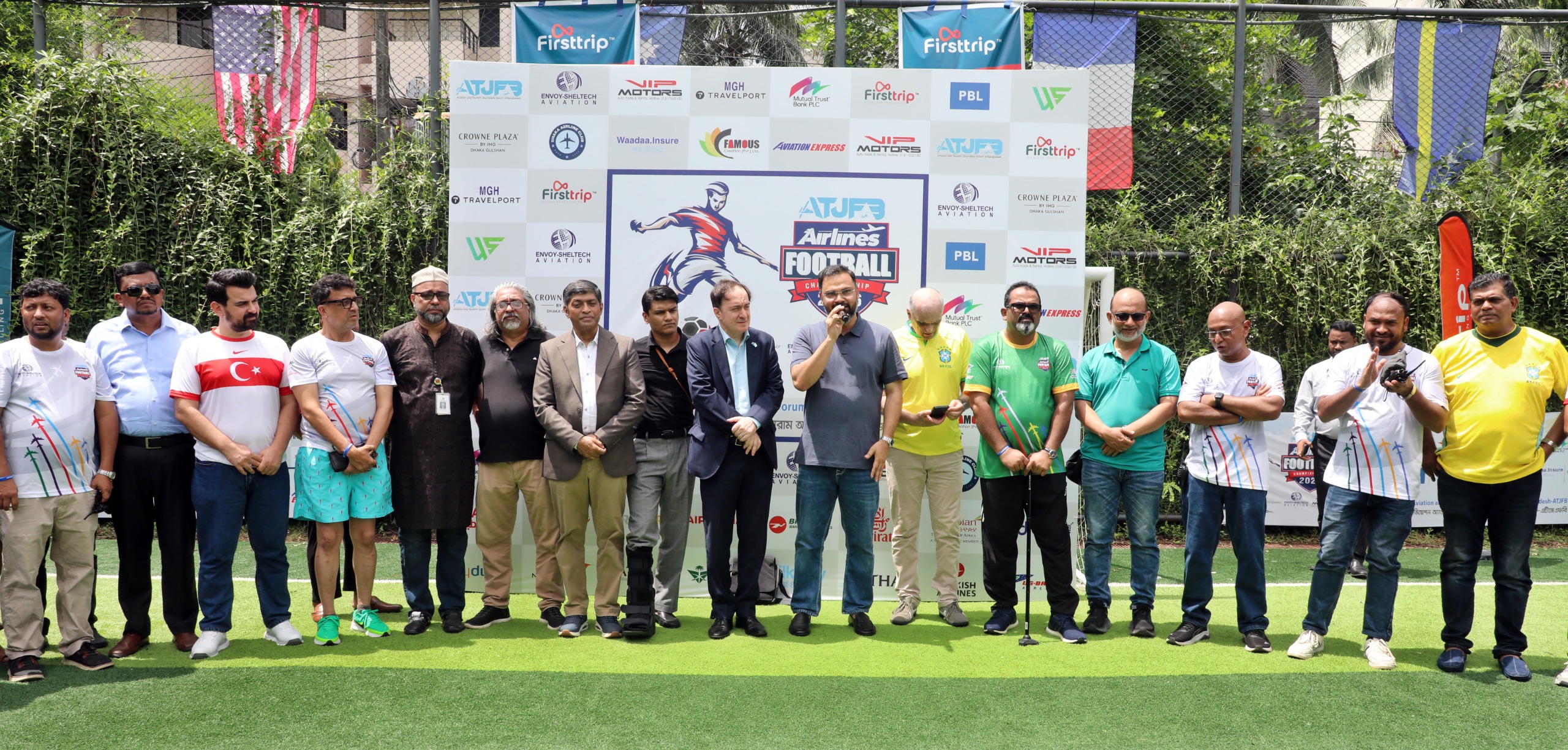 ফুটবল মাঠে দেশি-বিদেশি এয়ারলাইন্সগুলোর মহারণ শুরু