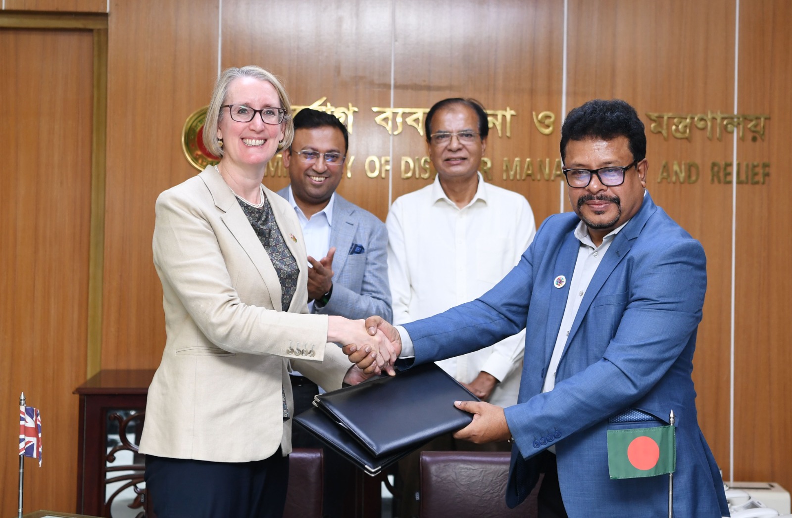 দুর্যোগ ব্যবস্থাপনা ও মানবিক সহযোগিতা জোরদারে যুক্তরাজ্য ও আইআরসির সঙ্গে সমঝোতা স্মারক সই