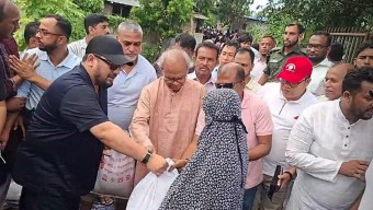 চট্টগ্রামের বন্যাদুর্গত ১৫০০ পরিবারের পাশে রিজভী আহম্মেদ ও প্রতিমন্ত্রী ব্যারিস্টার মীর হেলাল; দ্রুত সুষম ত্রাণ ও পুনর্বাসনের নির্দেশ