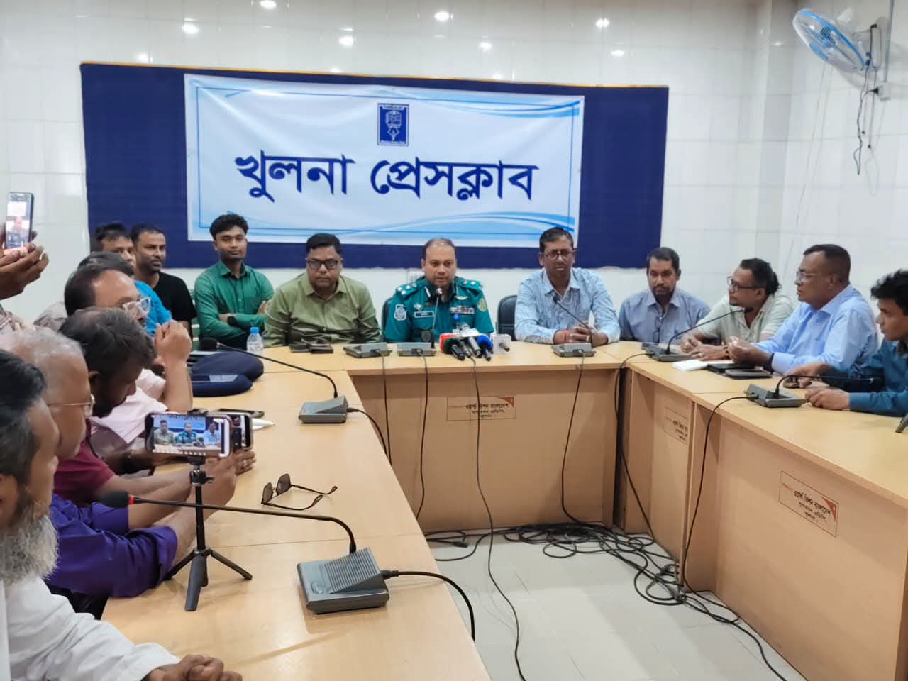 সাংবাদিকদের উপর আঘাত করা মানেই আমার উপর আঘাত করা: পুলিশ কমিশনার