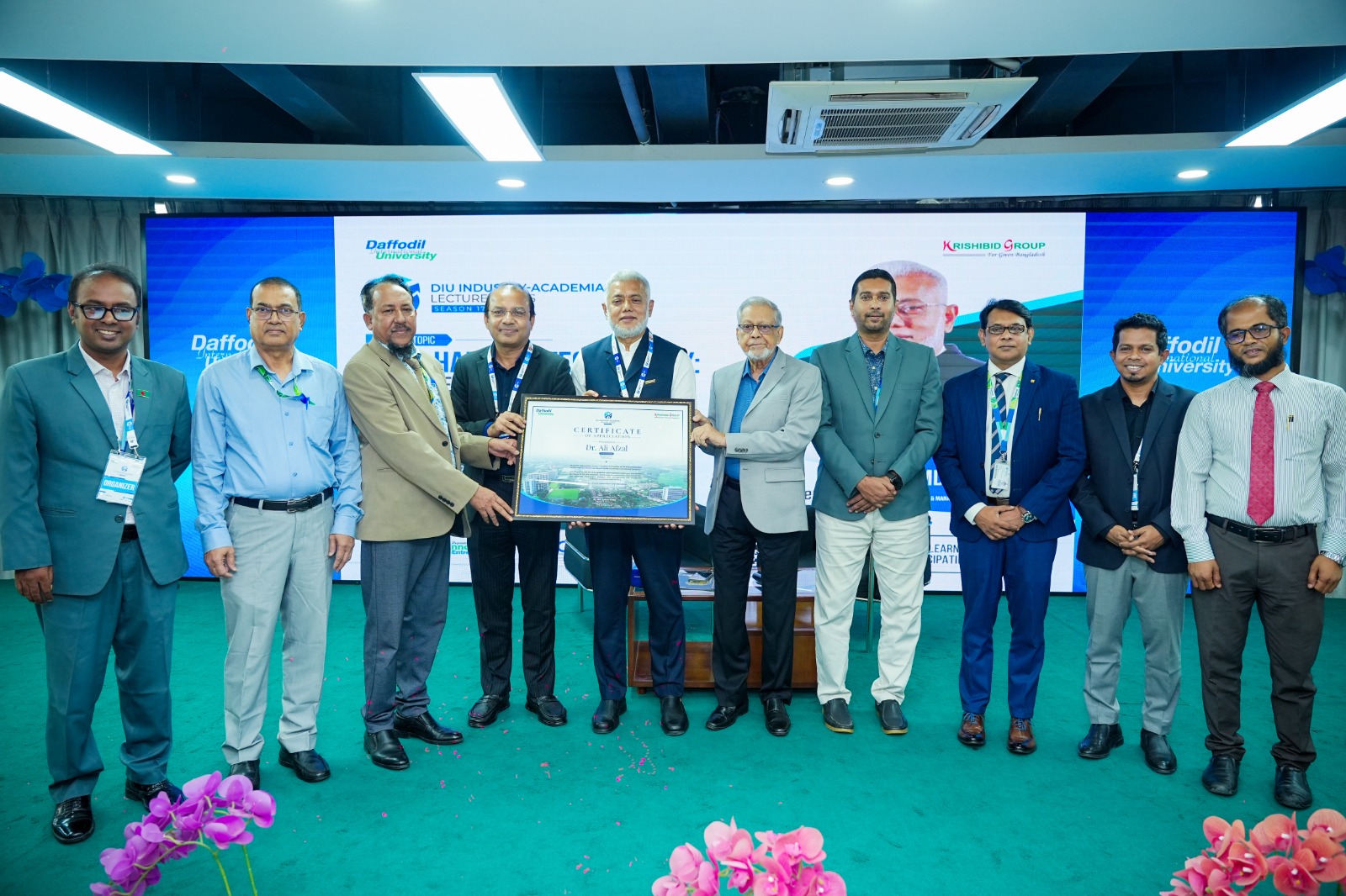 ড্যাফোডিল ইন্টারন্যাশনাল ইউনিভার্সিটির উদ্যোক্তা উন্নয়ন বিষয়ক লোকবক্তৃতায়কৃষিবিদ গ্রুপের ব্যবস্থাপনা পরিচালক ও রিহ্যাবের চেয়ারম্যান ড. আলী আফজাল