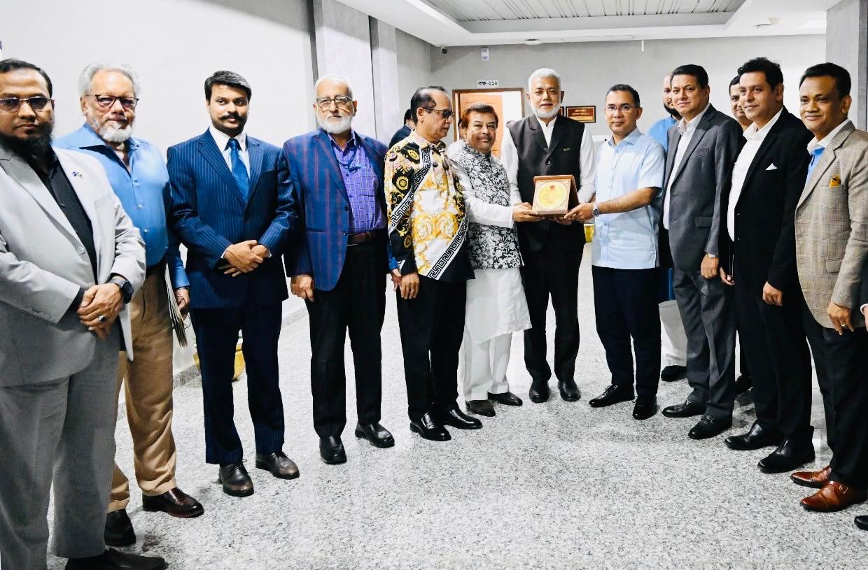 প্রধানমন্ত্রীর সঙ্গে রিহ্যাব প্রেসিডেন্টের সাক্ষাৎ আবাসন খাতের উন্নয়নে ৬ দফা প্রস্তাবনা উপস্থাপন