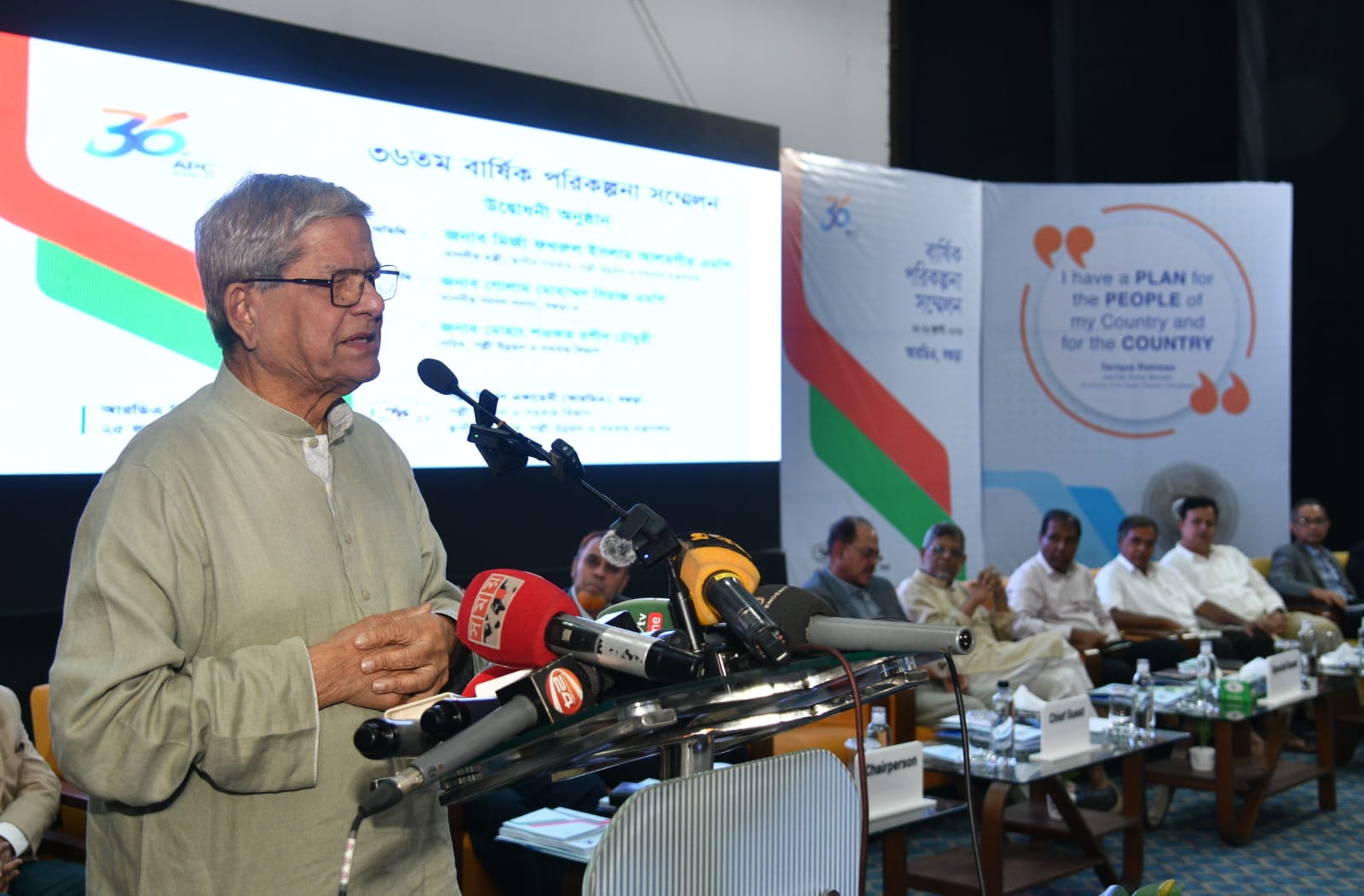 রাজনৈতিক বিতর্ক নয়, গবেষণা ও উদ্ভাবনে গুরুত্ব দেওয়ার আহ্বান স্থানীয় সরকার মন্ত্রীর