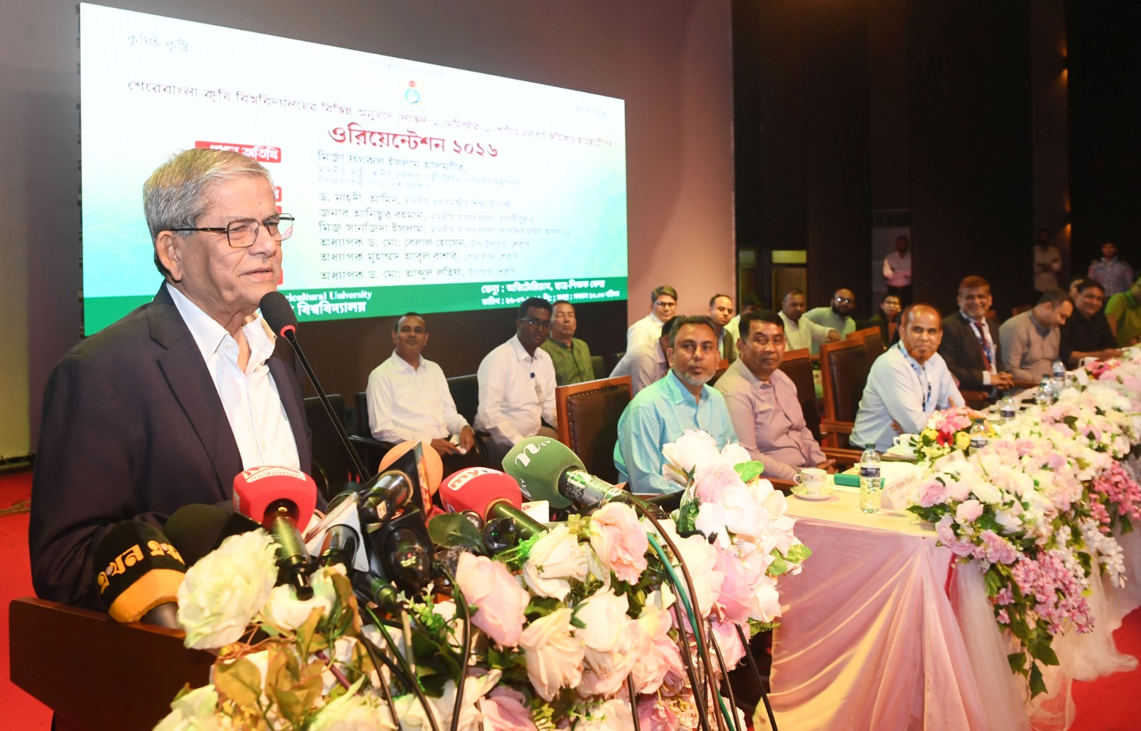 শুধু চাকরি নয়, কৃষিভিত্তিক শিল্প গড়ে তুলতে হবে: শেকৃবির নবীনদের স্থানীয় সরকার মন্ত্রী
