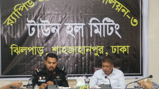 কমলাপুর রেলস্টেশনের নিরাপত্তা জোরদার করার লক্ষ্যে র‍্যাব-৩ এবং রেলস্টেশন কর্তৃপক্ষদের মধ্যে টাউনহল মিটিং অনুষ্ঠিত হয়